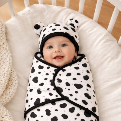 bebe dans nid d ange dans berceau