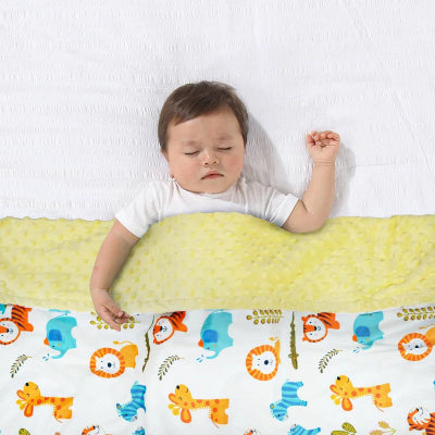 Couverture bebe fait tranquillement sa sieste