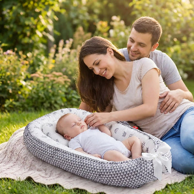 Famille profite avec nid d ange bebe
