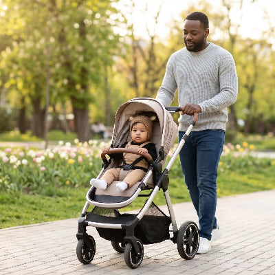 bonnet naissance bebe dans une poussette en promenade