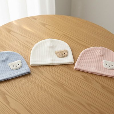 Bonnet naissance bebe utile pour maternité sereine