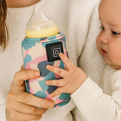 Chauffe biberon portable bébé et maman satisfait