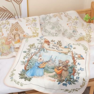 Couverture bébé etalé sur un divan
