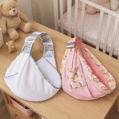 Echarpe de portage en rose et en blanc