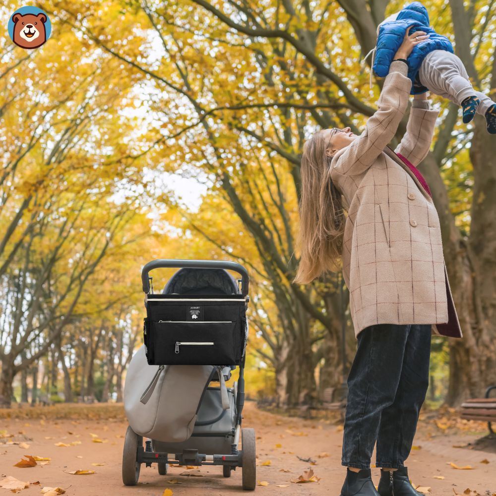 maman et bebe heureux partout