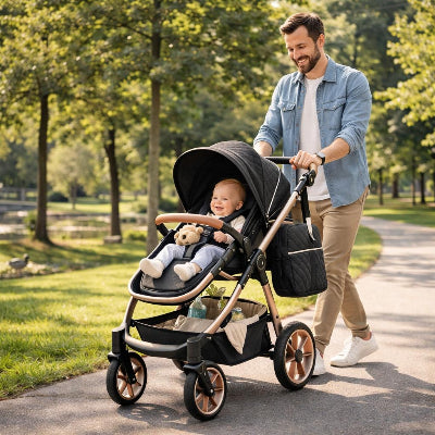 papa bebe au parc avec poussette 3 en 1