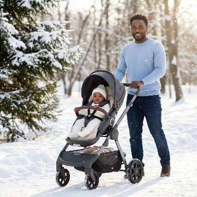papa enfant porte bonnet bebe en hiver